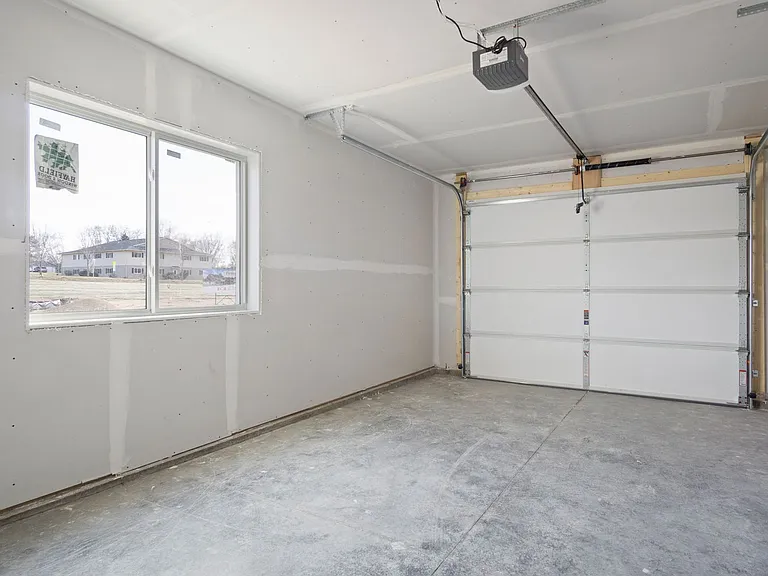 786 Peregrine Cir — Photo 27