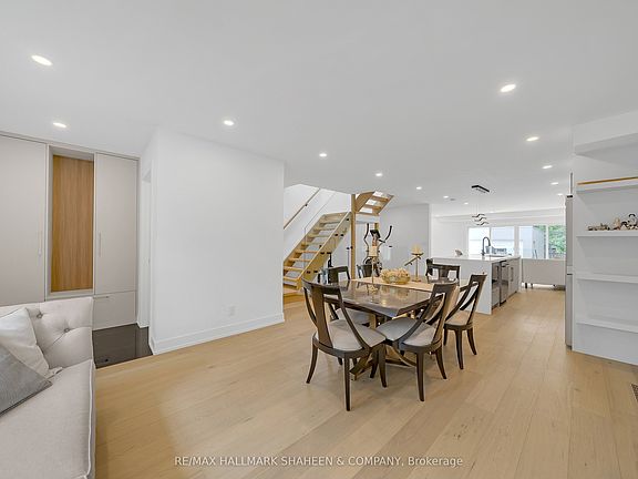 5th image of 207 Sutherland Dr