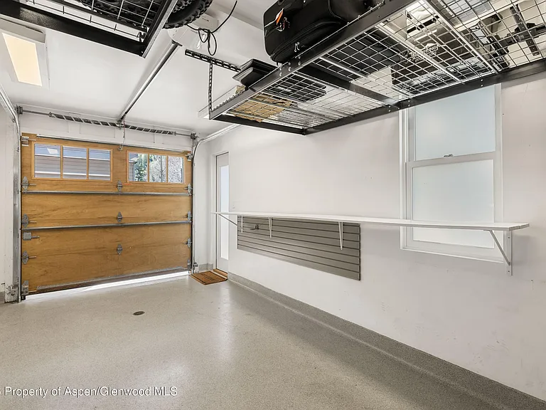 101 E Hallam St — Photo 49