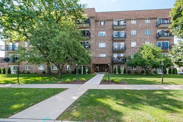 1st image of 907 Curtiss St APT 506