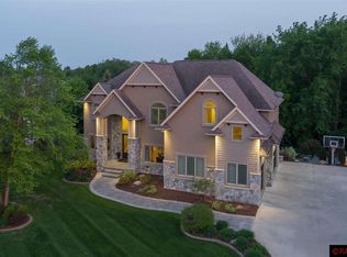 117 Hidden Oaks Cir, Mankato, MN 56001