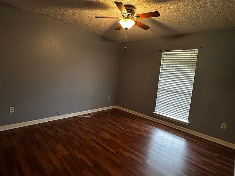 1729 Tallwood Dr — Photo 26