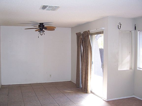 Formal Dining Area w/ Ceiling Fan!