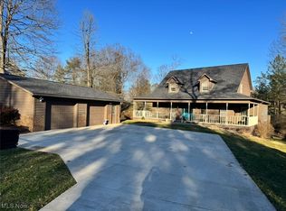 452 Valley Mills Dr, Parkersburg, WV 26104