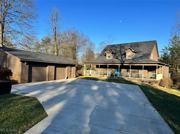 452 Valley Mills Dr, Parkersburg, WV 26104