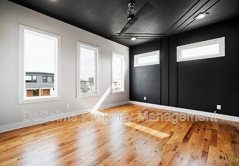 1000 Southside Ave — Photo 12