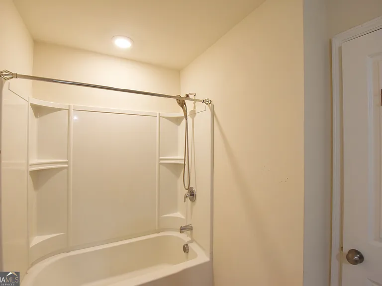 421 Southbridge Pass — Photo 44