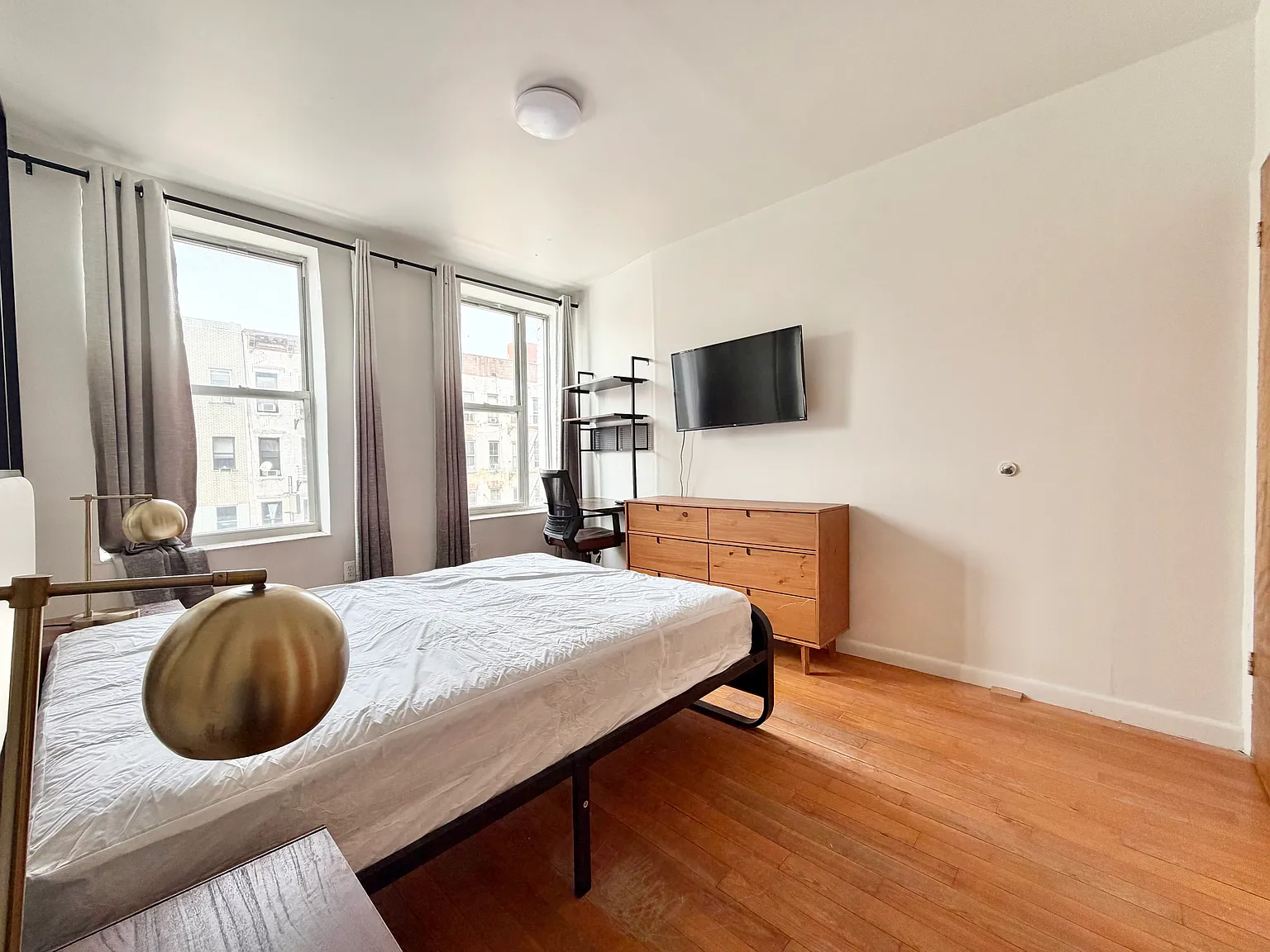 4 bed, 4.0 bath, $1,380 — Photo 2