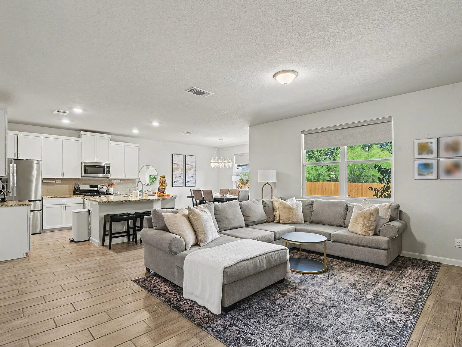 4 bed, 2.5 bath, 2540 sqft, $2,950 — Photo 4