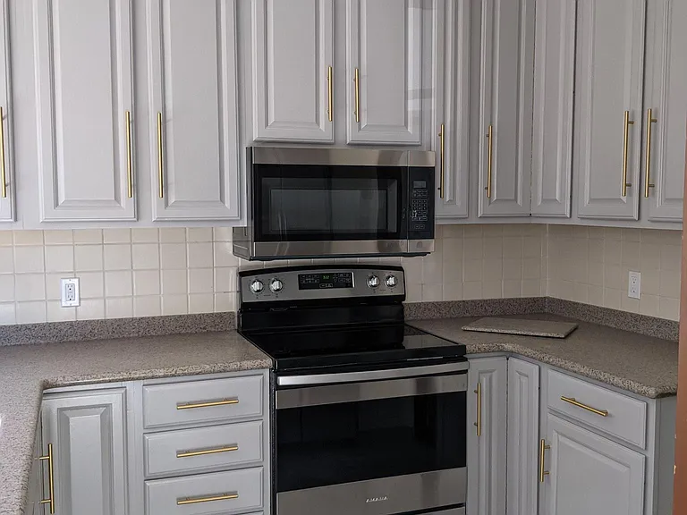 239 Orizaba Ave — Photo 9