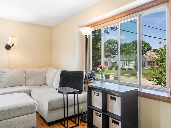 4th image of 9415 W Arthur AVENUE