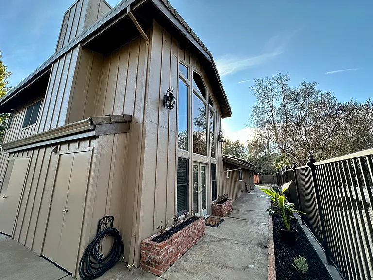 7027 Pine Gate Way #B — Photo 15