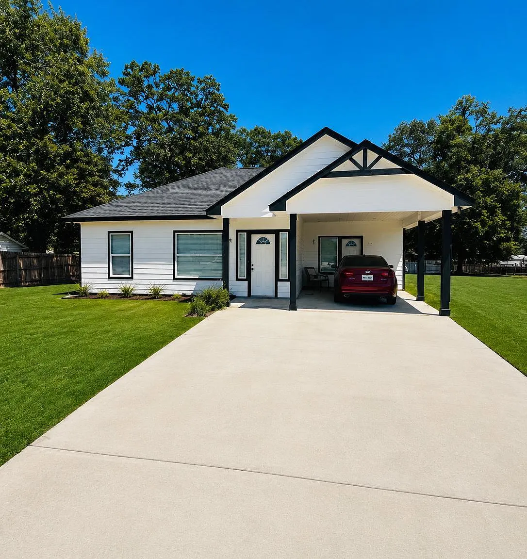 3 bed, 2.0 bath, 1400 sqft, $1,750 — Photo 1