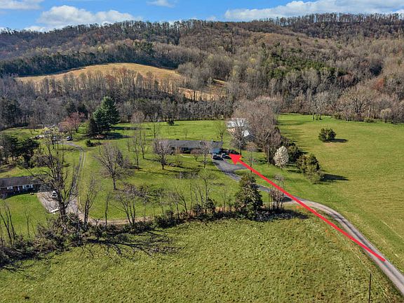 5th image of 40 Fern Hill Ln