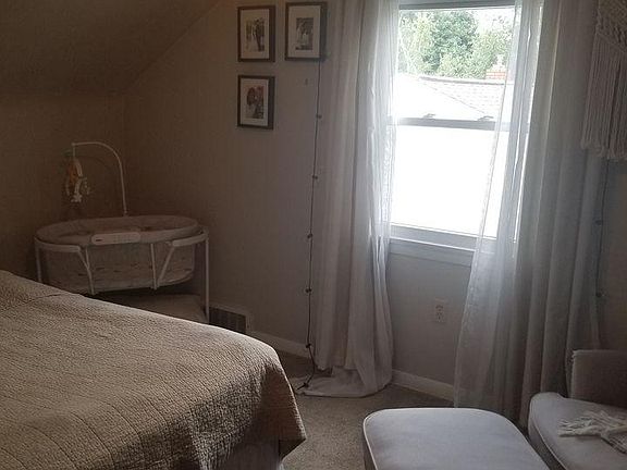 5th image of 320 Strathmore Ave