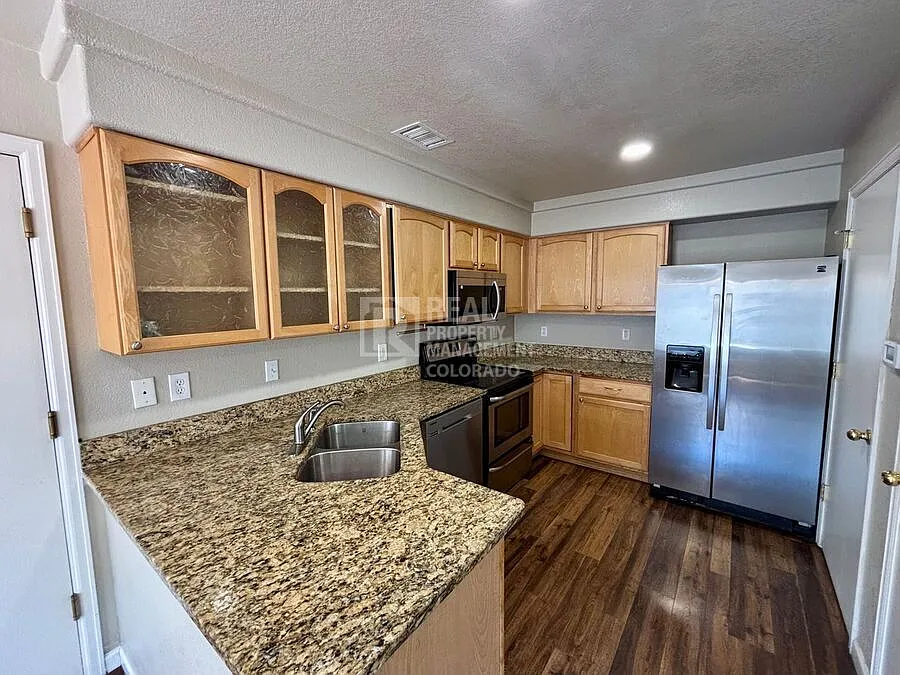 Spacious 3-Bedroom Home with Attached Garage in Green Valley Ranch — Photo 2