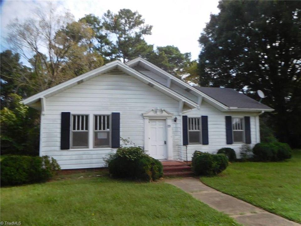 1st image of 976 Main St