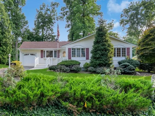 9 Belaire Dr, Roseland Boro, NJ 07068