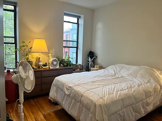 Rented by Standard Living Realty Inc | media 14