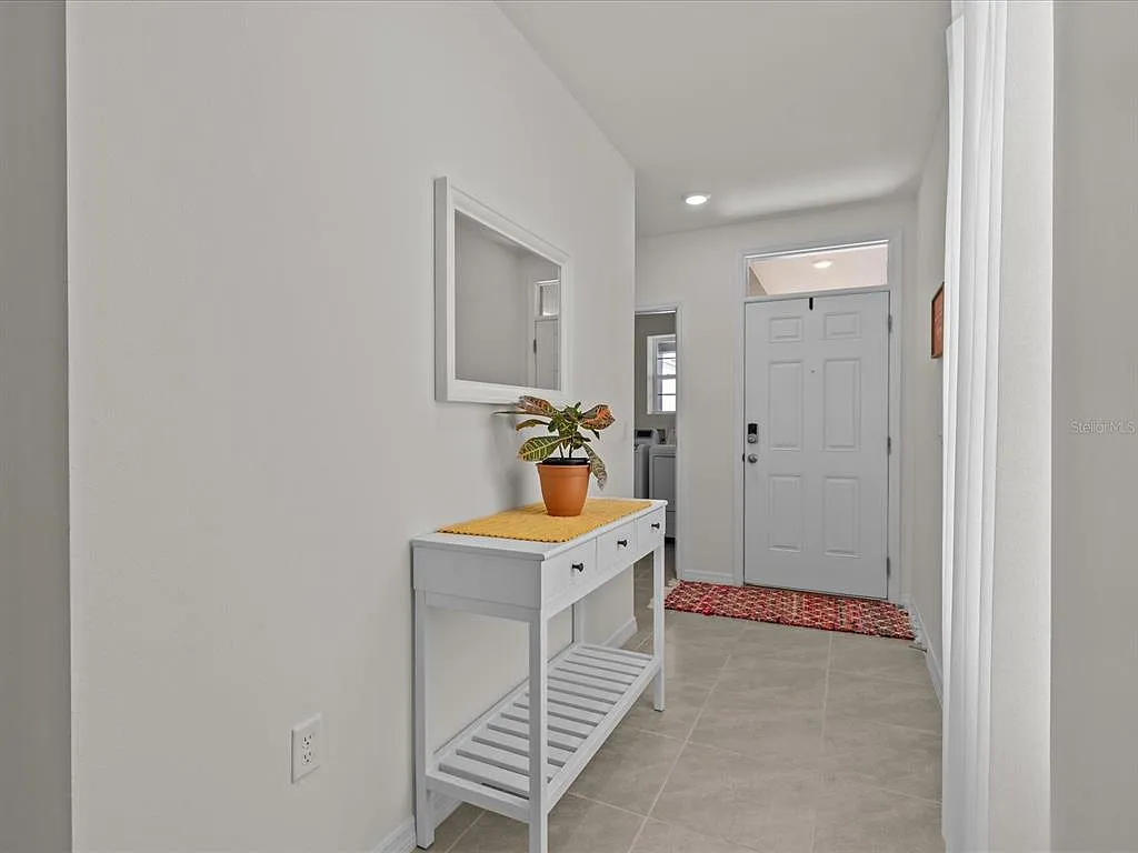 3 bed, 2.0 bath, 1615 sqft, $2,400 — Photo 4