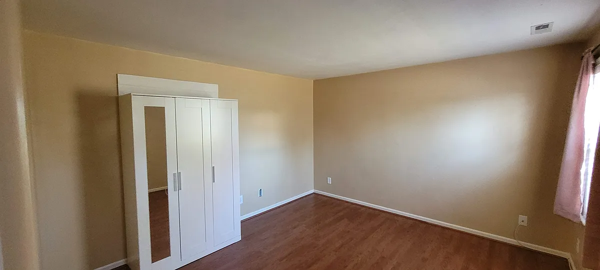 Building Photo - 1278 Eaglewood Dr #4