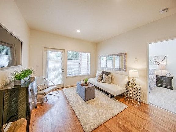 3rd image of 25 Marina Lakes Dr