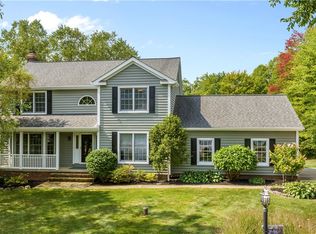 240 Greenview Dr, Aurora, OH 44202