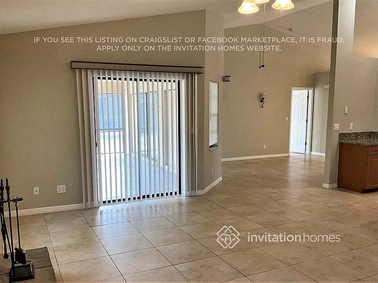 211 SE 19th Ter — Photo 4