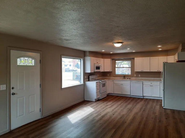 EN0064 James St Duplex- 2 Units — Photo 7