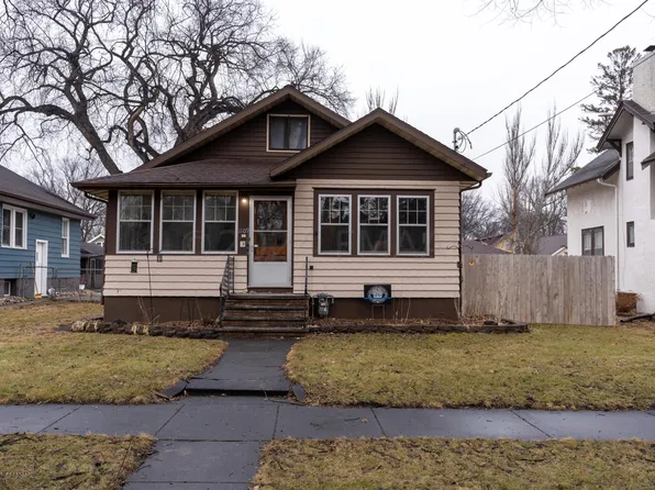1109 10th Ave S, Fargo, ND 58103