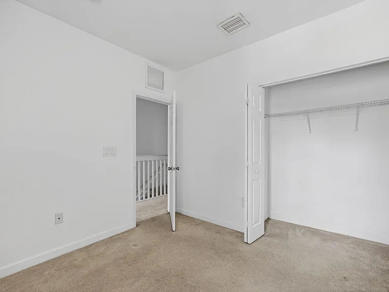 1575 NE 33rd Ave #105 — Photo 31
