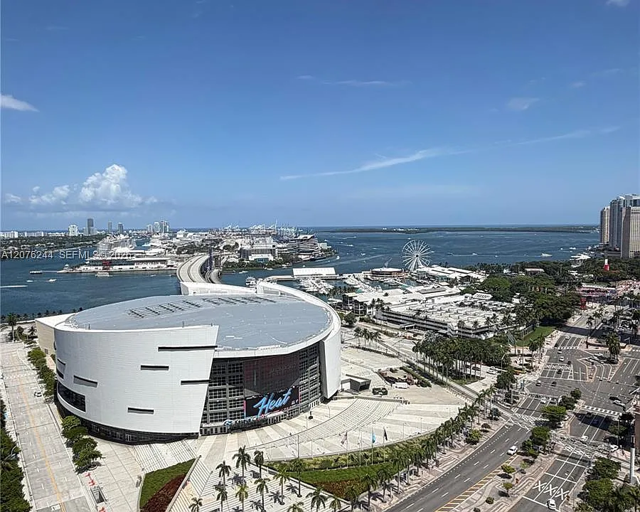 888 Biscayne Blvd #2702