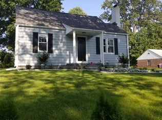 2082 Stratfield Rd, Fairfield, CT 06825