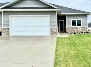 6753 Windsong Ct, Sioux City, IA 51106