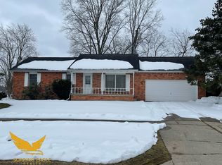 404 W Winds Dr, Almont, MI