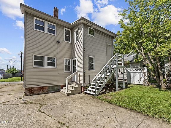 3rd image of 4018 Lyman Ave