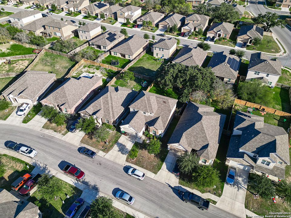 1st image of 7910 Oxbow Way