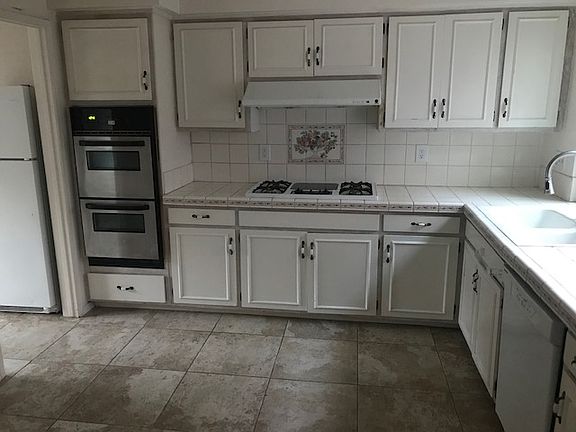 3rd image of 4845 Royce Rd