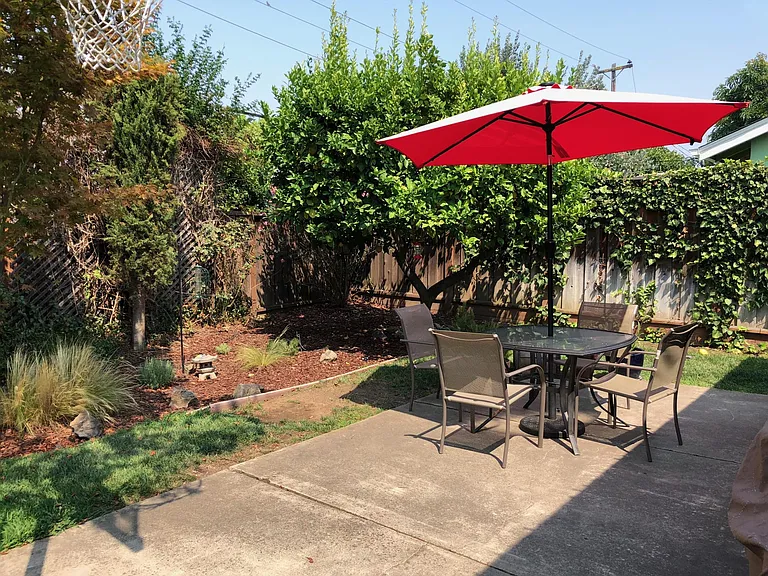 2493 Whitethorne Dr — Photo 19