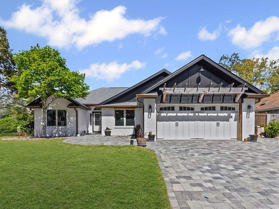 1st image of 401 Parkwood Pl