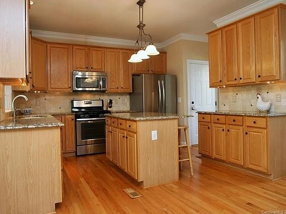 5th image of 1405 Coachman Dr