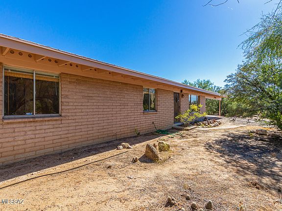 4th image of 900 W Placita Camillia
