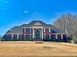918 Grayson Ln, Jackson, TN 38305