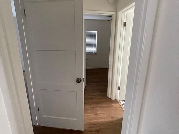 4th image of 15864 Victory Blvd