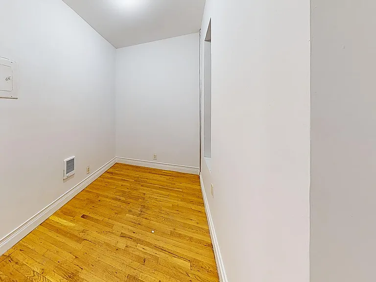 442 W 54th St #2 — Photo 4
