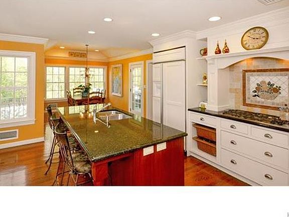 5th image of 10 Sturbridge Pl