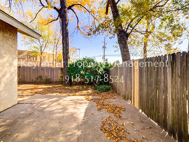 S 79th E Ave Duplex — Photo 45