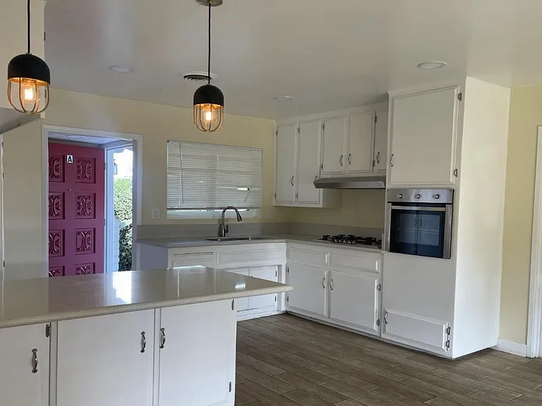 2723 Noble Ave #A — Photo 3