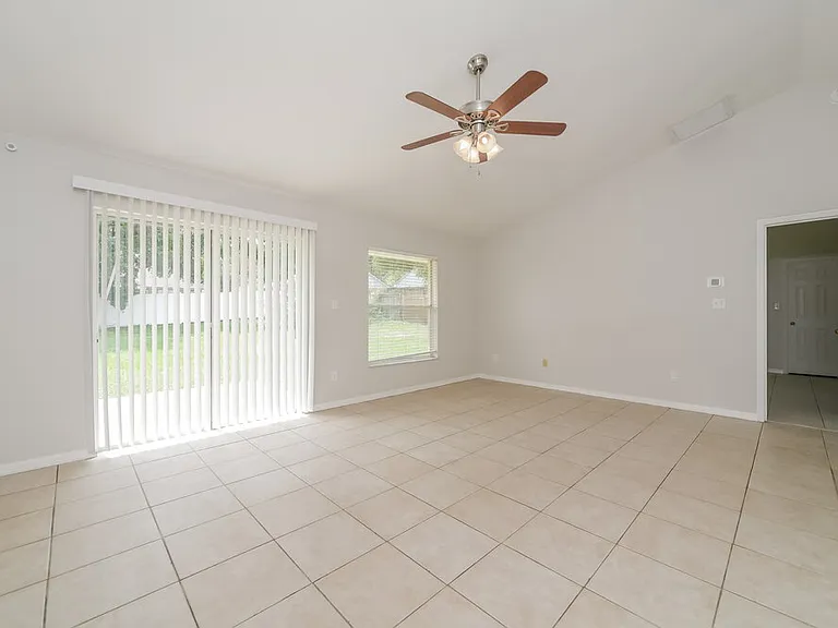 918 Palm Forest Ln — Photo 5