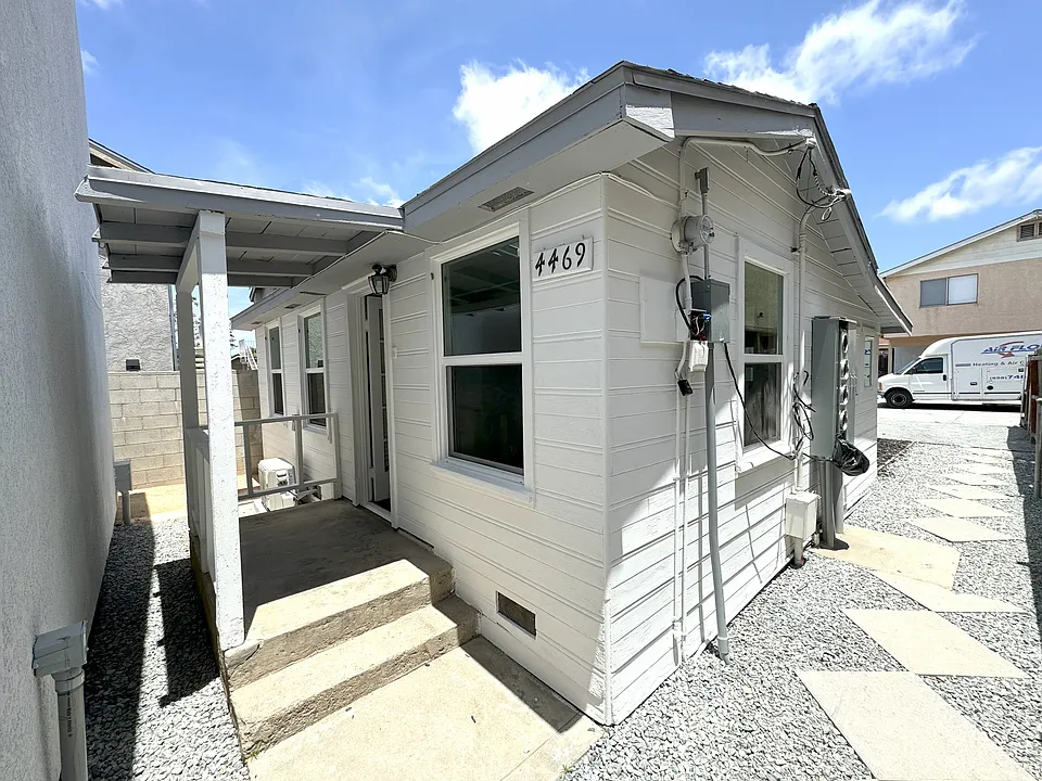 4469 Altadena Ave